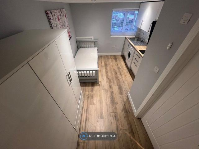 Studio for rent in Biscot, Luton