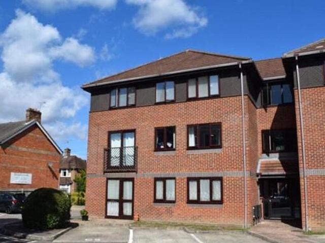 House for sale in Heol-las, Surrey