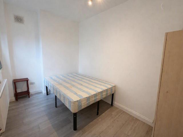 Apartment for rent in Lane, Greater London