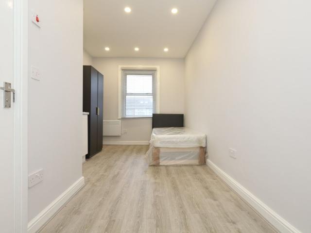 Studio for rent in London Borough of Ealing, Greater London