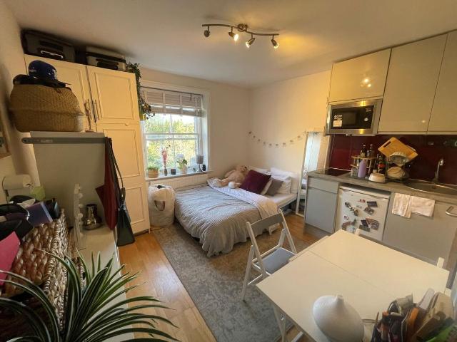 Studio for rent in Brownswood Park, Stoke Newington