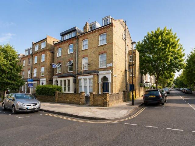Apartment for rent in Brownswood Park, Stoke Newington