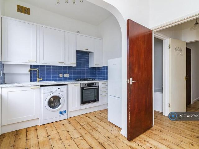 Apartment for rent in Brownswood Park, Greater London