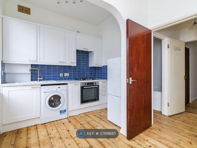 Apartment for rent in Brownswood Park, Greater London