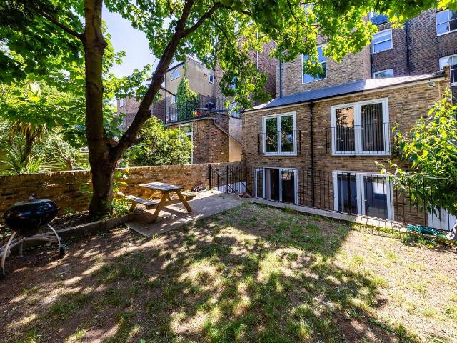 Apartment for rent in Brownswood Park, Stoke Newington