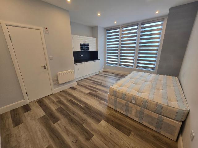 Studio for rent in Brownswood Park, Stoke Newington