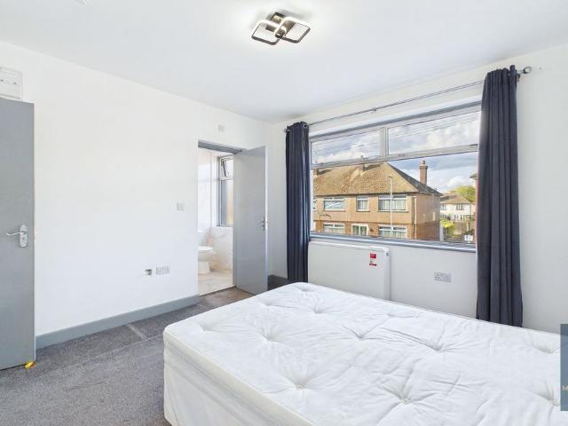Apartment for rent in Marks Gate, Greater London