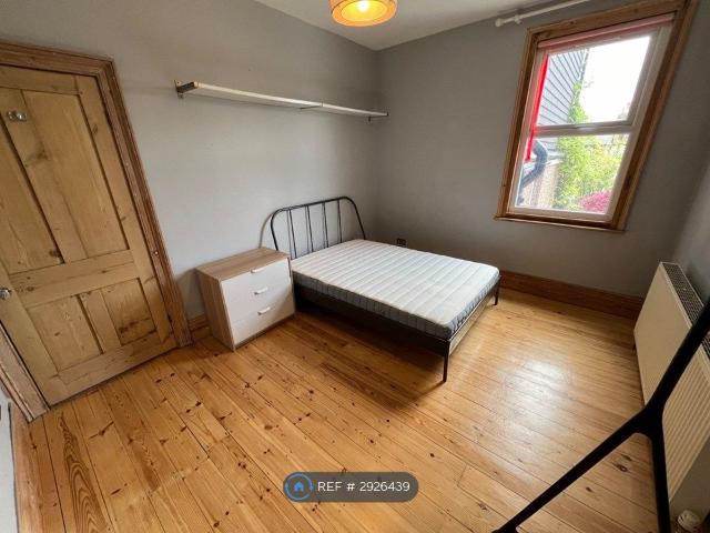 Room for rent in London Borough of Croydon, Selhurst