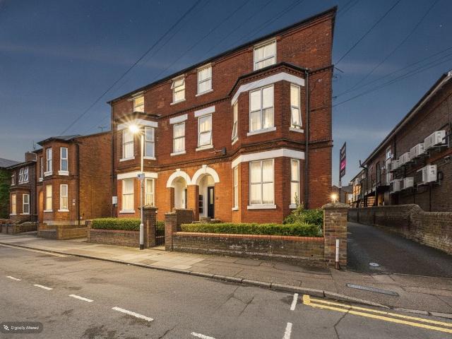 Apartment for rent in Highfield, Pouchen End