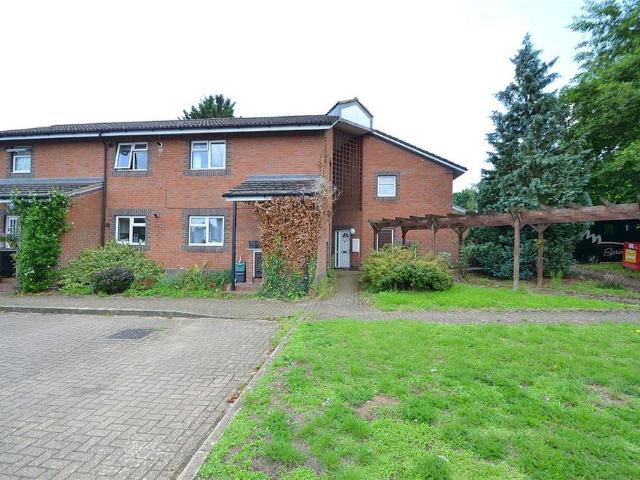 House for rent in Pouchen End, Hertfordshire