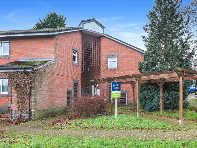 House for rent in Pouchen End, Hertfordshire
