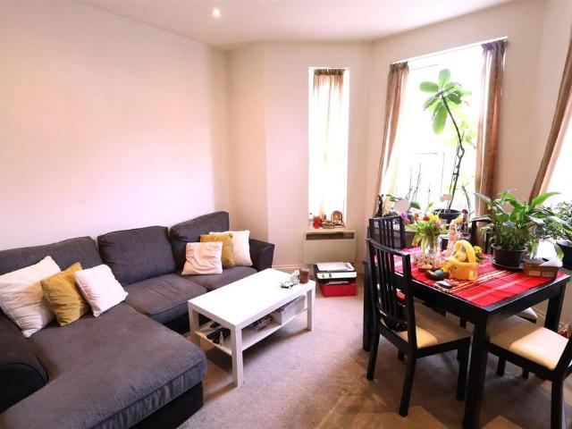 Apartment for rent in Highfield, Pouchen End