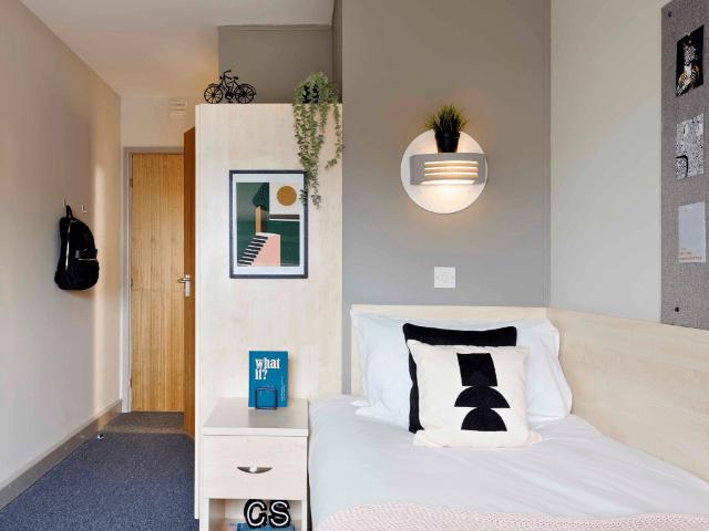 Room for rent in Lipson Vale, Mount Wise