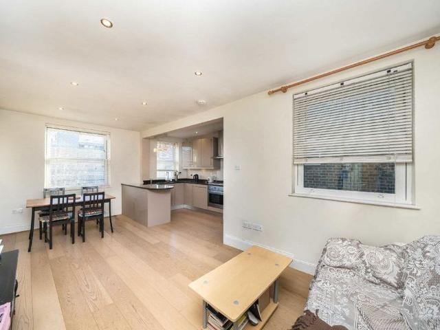 House for rent in London Borough of Merton, Cat Hill