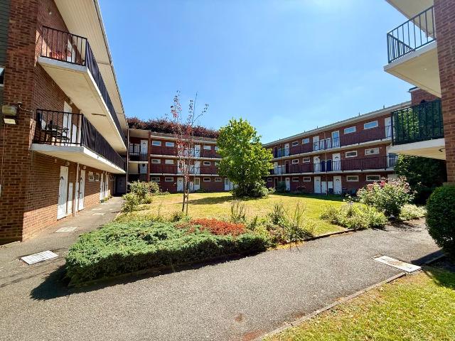 Studio for rent in Allington, Midway