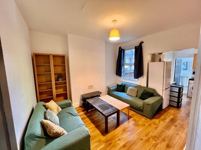 House for rent in London Borough of Ealing, Hanwell