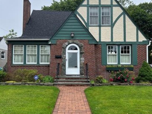 House for sale in East Rockaway
