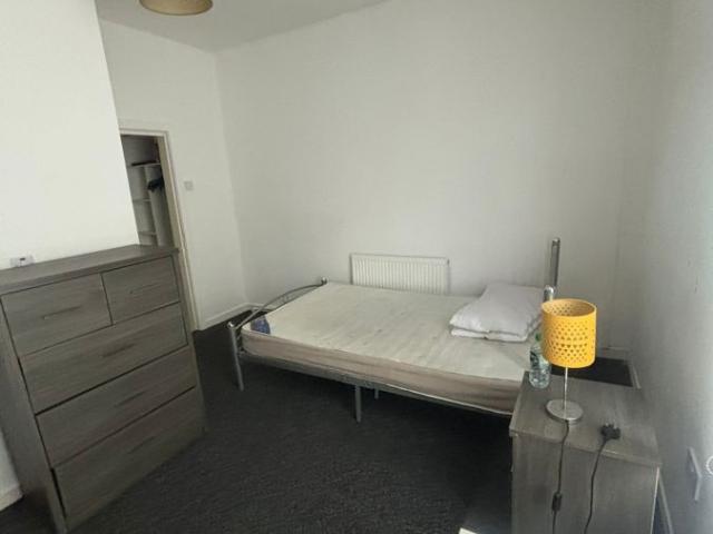 House for rent in Calderstones