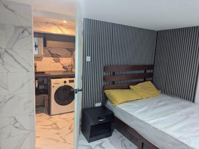Studio for rent in Luton, Chatham