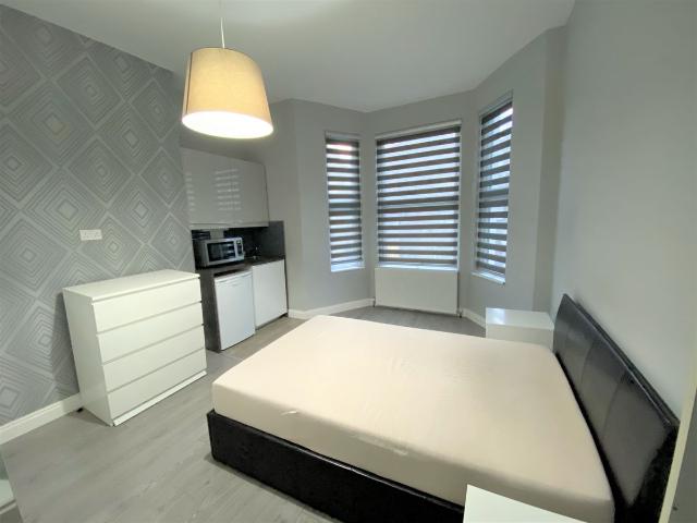 Studio for rent in London Borough of Ealing, Greater London