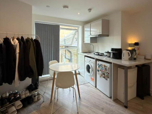 Studio for rent in London Borough of Ealing, Greater London