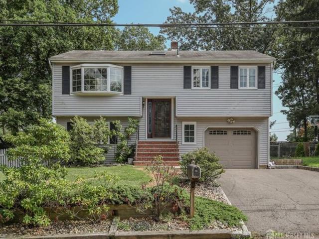 House for sale in Edison