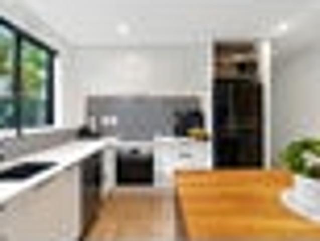 House for sale in Poike
