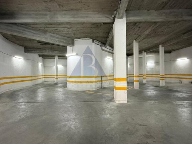 Garagem alugar em Núcleo Urbano Histórico de Algés, Oeiras