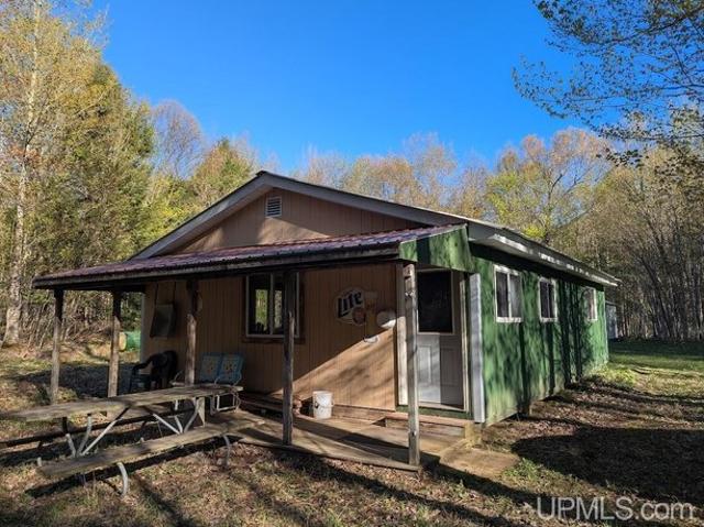House for sale in Mass City, Michigan