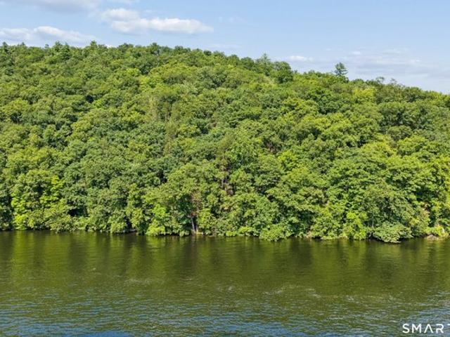 House for sale in Cedarhurst, Newtown