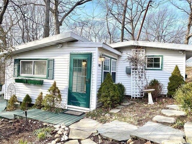 House for sale in Port Jefferson House for sale in Port Jefferson