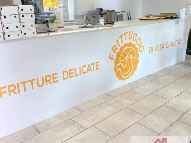 Locale Commerciale in vendita a Guarda, Montebelluna