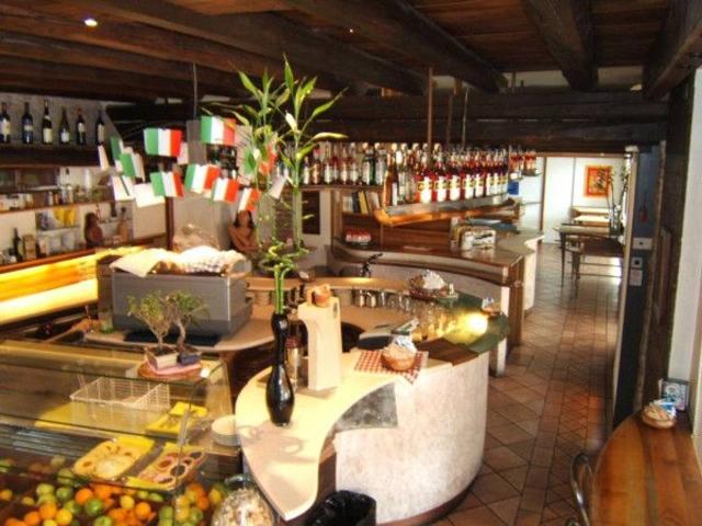 Locale Commerciale in affitto a Rovigo, Veneto