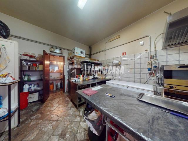Locale Commerciale in vendita a Puglia, Lecce