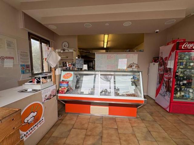 Locale Commerciale in vendita a Unione di comuni Valmarecchia, Santarcangelo Di