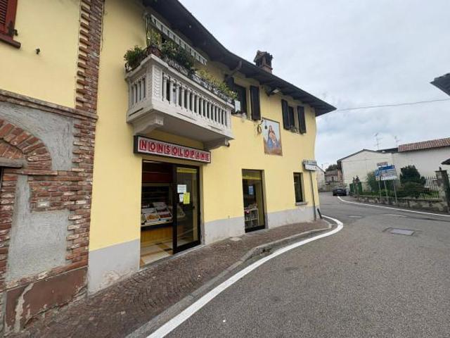 Locale Commerciale in vendita a Trivolzio, Pavia