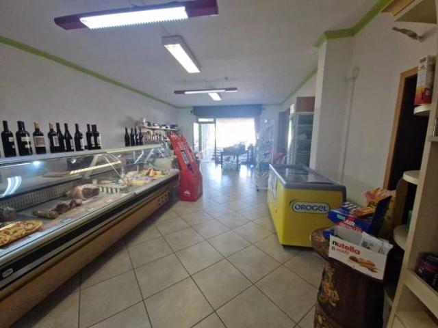 Locale Commerciale in vendita a Acquanegra Cremonese, Lombardia