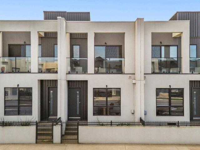 Townhouse for sale in Camerons Creek, Victoria