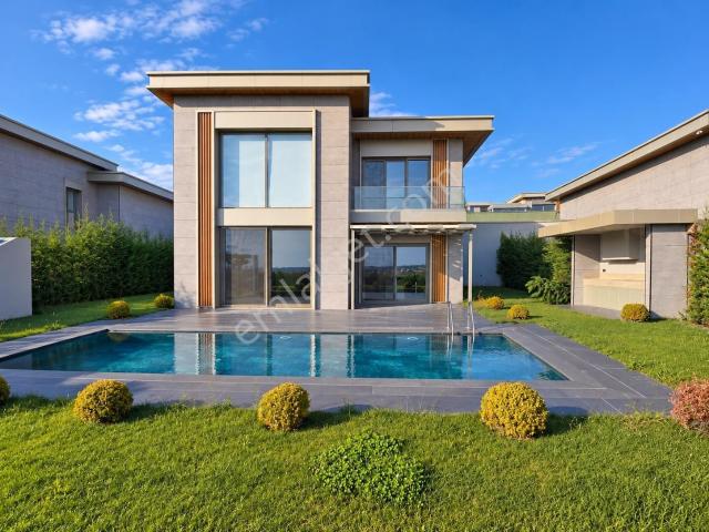 Karaağaç Mahallesi, Büyükçekmece içerisinde satılık Villa