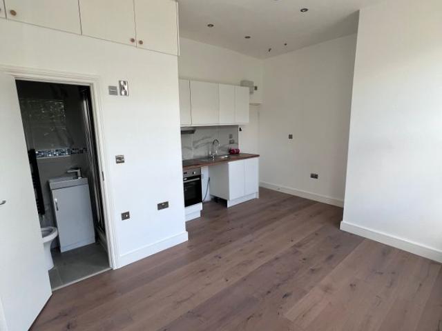 Studio for rent in West Hackney, Upper Clapton