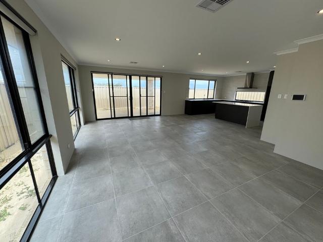 Room for rent in Alkimos, Western Australia