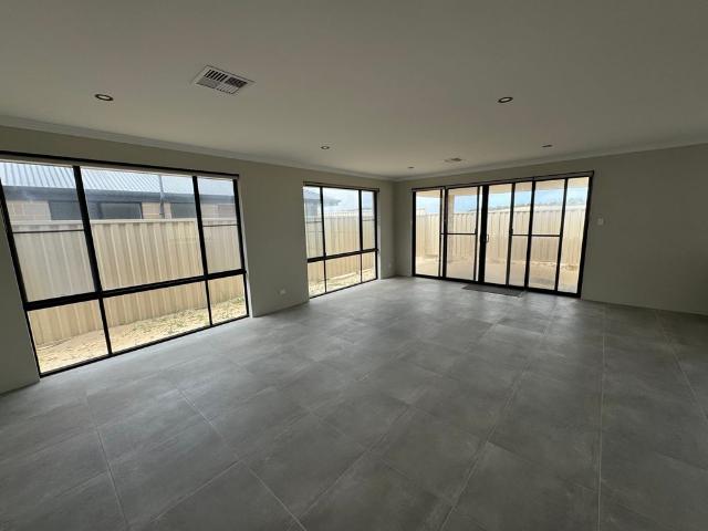 Room for rent in Alkimos, Western Australia