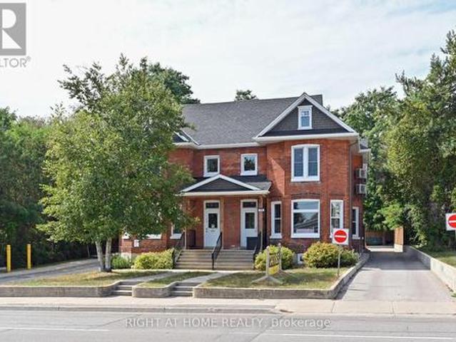 Commercial for rent in Barrie, Ontario