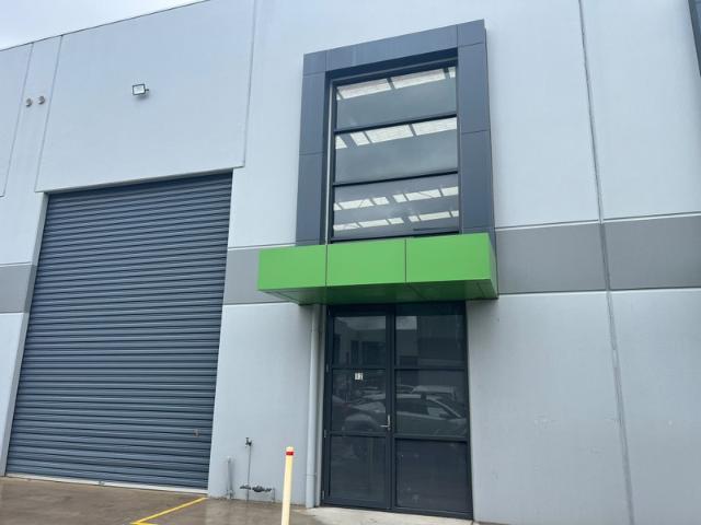 Warehouse for rent in Paramount Industrial Estate, Melbourne