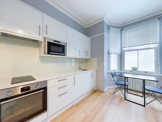 Studio for rent in Totteridge, Cressex