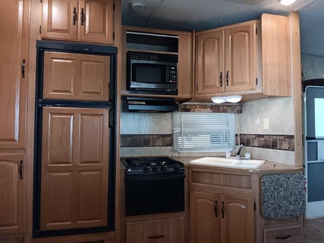 Room for rent in Hawkins, Wood County