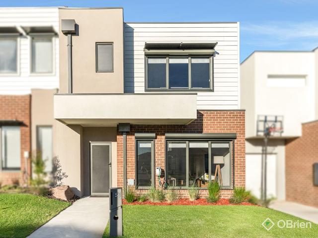 Townhouse for sale in Carrum Downs