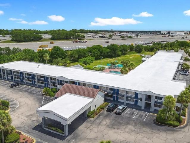 Room for rent in Four Corners, Florida