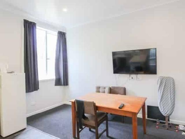 Apartment for rent in Otakou