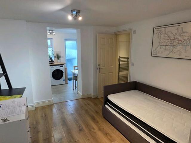 Studio for rent in Loughborough Junction, Greater London